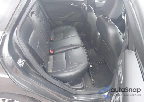 2018 Ford Focus Titanium z USA, uszkodzony, nr VIN 1FADP3N24JL250081